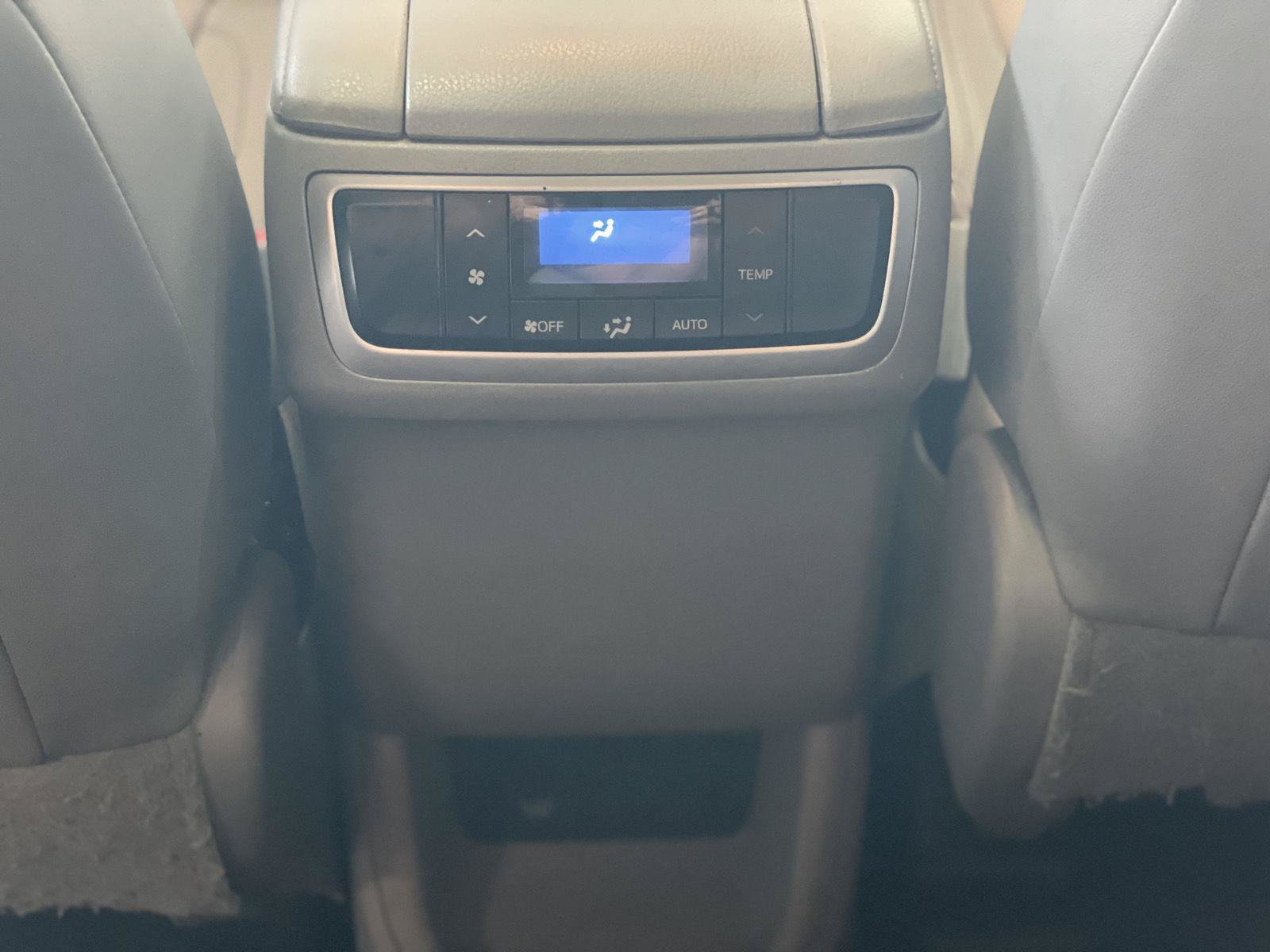 Used 2016 Toyota Highlander XLE AWD/4WD image 22