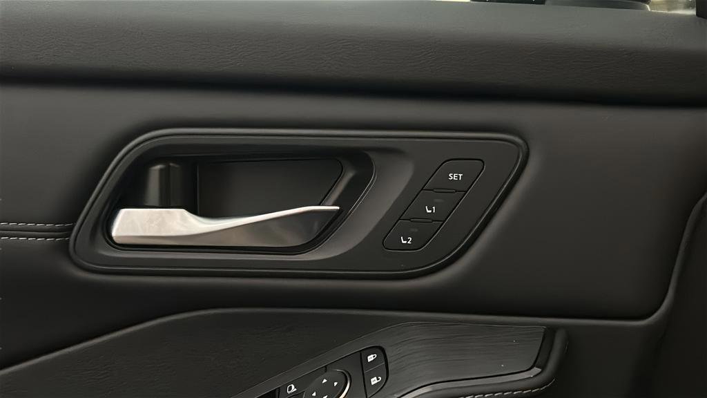 Used 2024 Nissan Rogue SL w/ SL Premium Package image 20