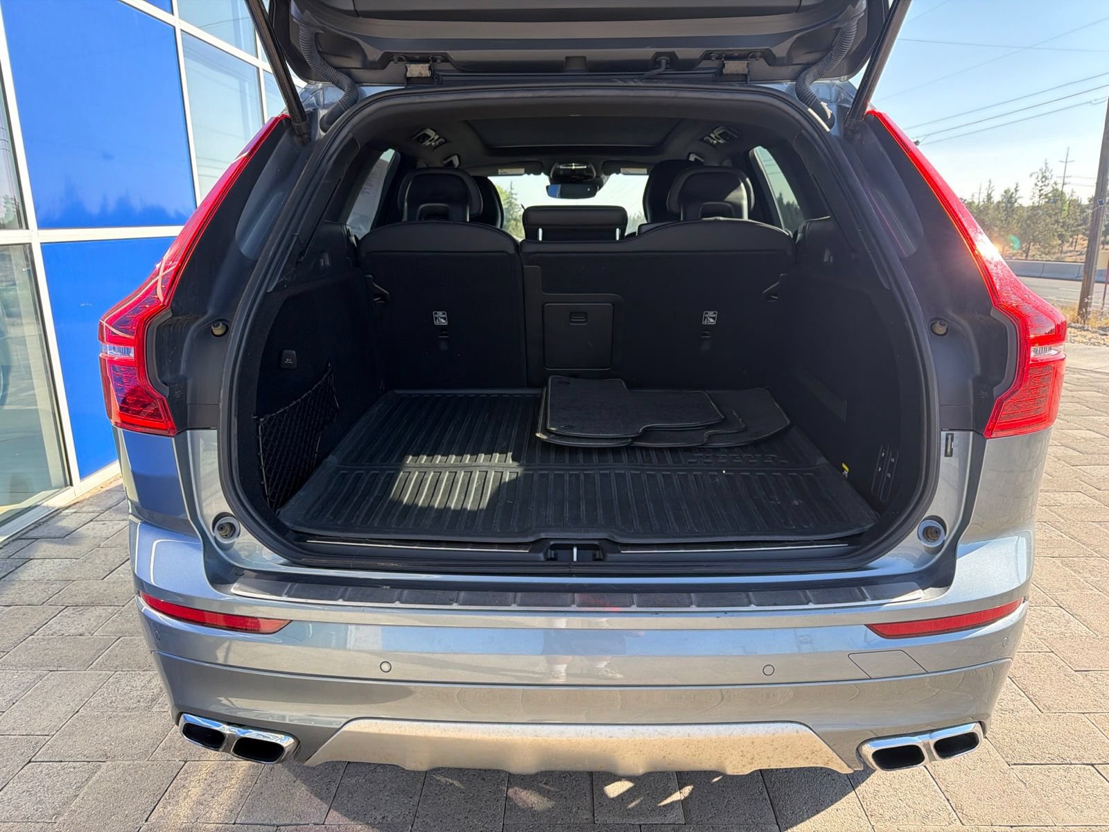 Used 2019 Volvo XC60 T8 R-Design w/ Advanced Package AWD/4WD image 9