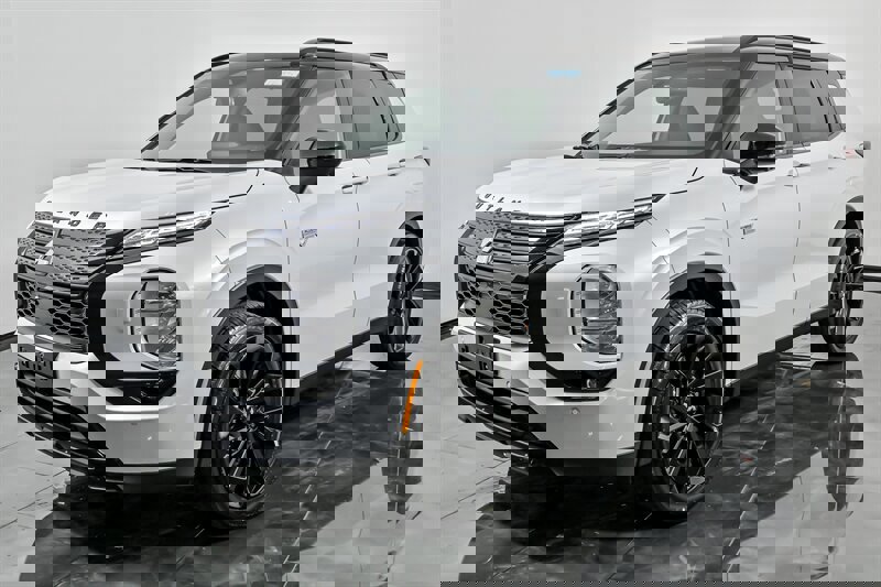 New 2025 Mitsubishi Outlander SEL Black Edition image 5