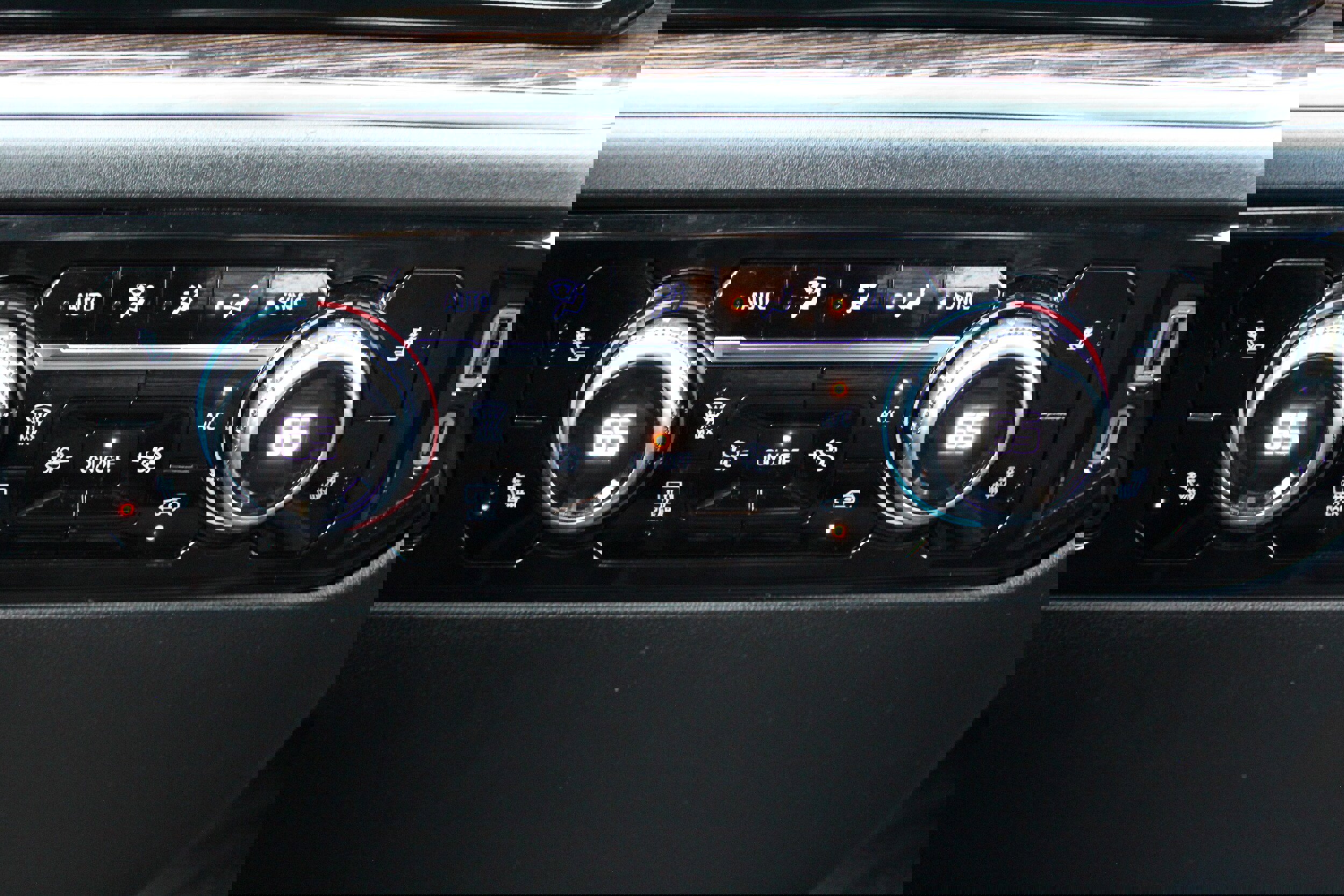 Used 2025 GMC Sierra 3500 SLE w/ SLE Value Package image 32