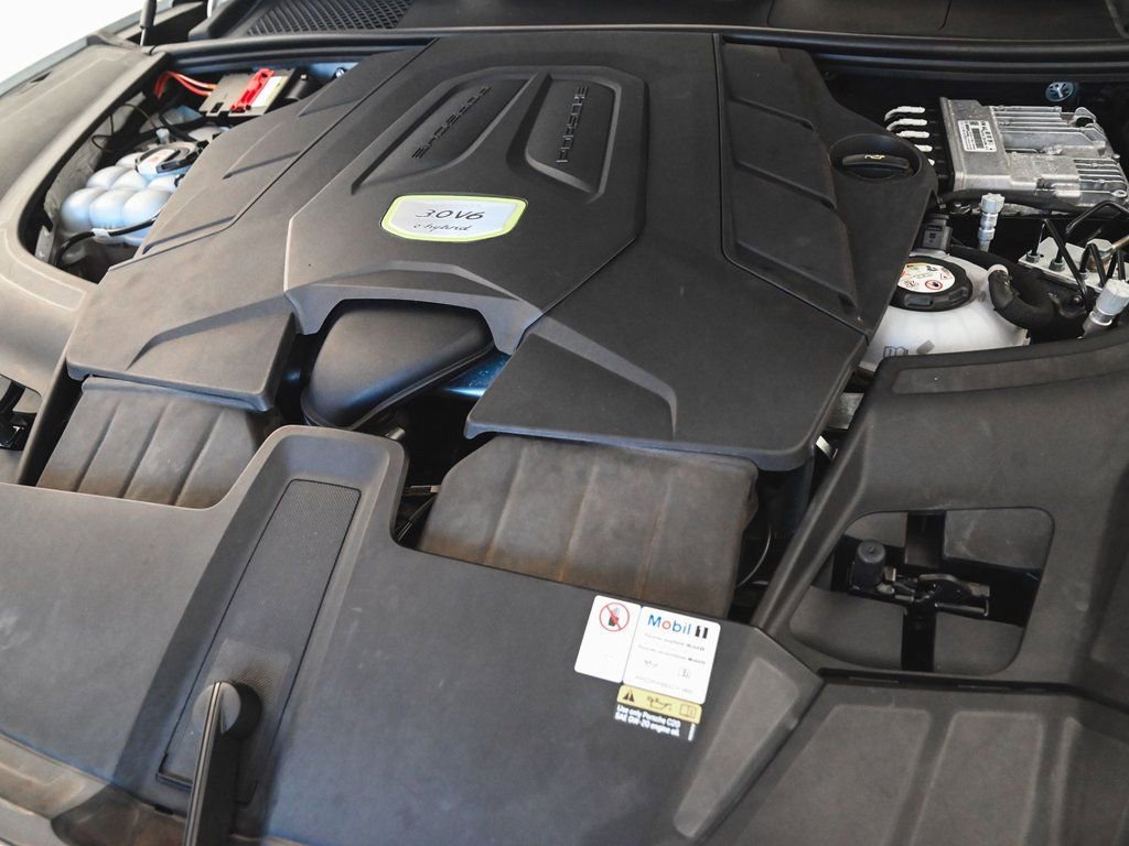 Used 2022 Porsche Cayenne Platinum Edition image 37