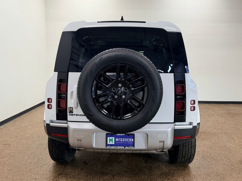 Used 2025 Land Rover Defender 110 S image 4