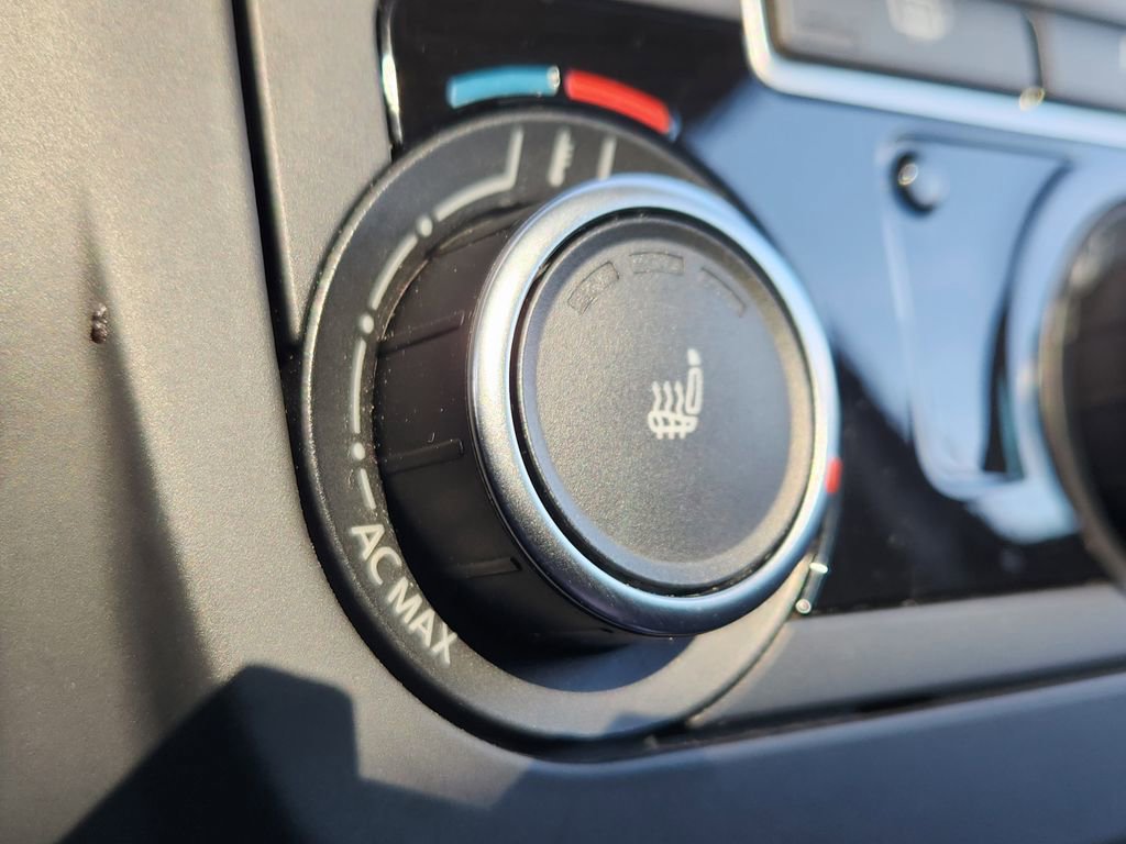 Used 2011 Volkswagen Tiguan SE image 9