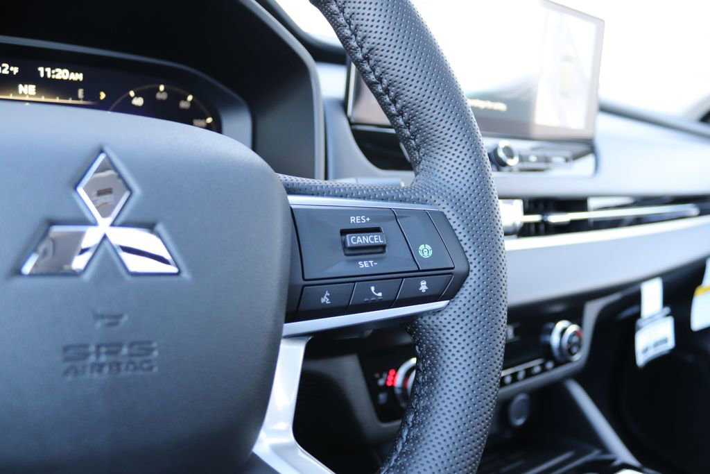 New 2026 Mitsubishi Outlander SEL image 10