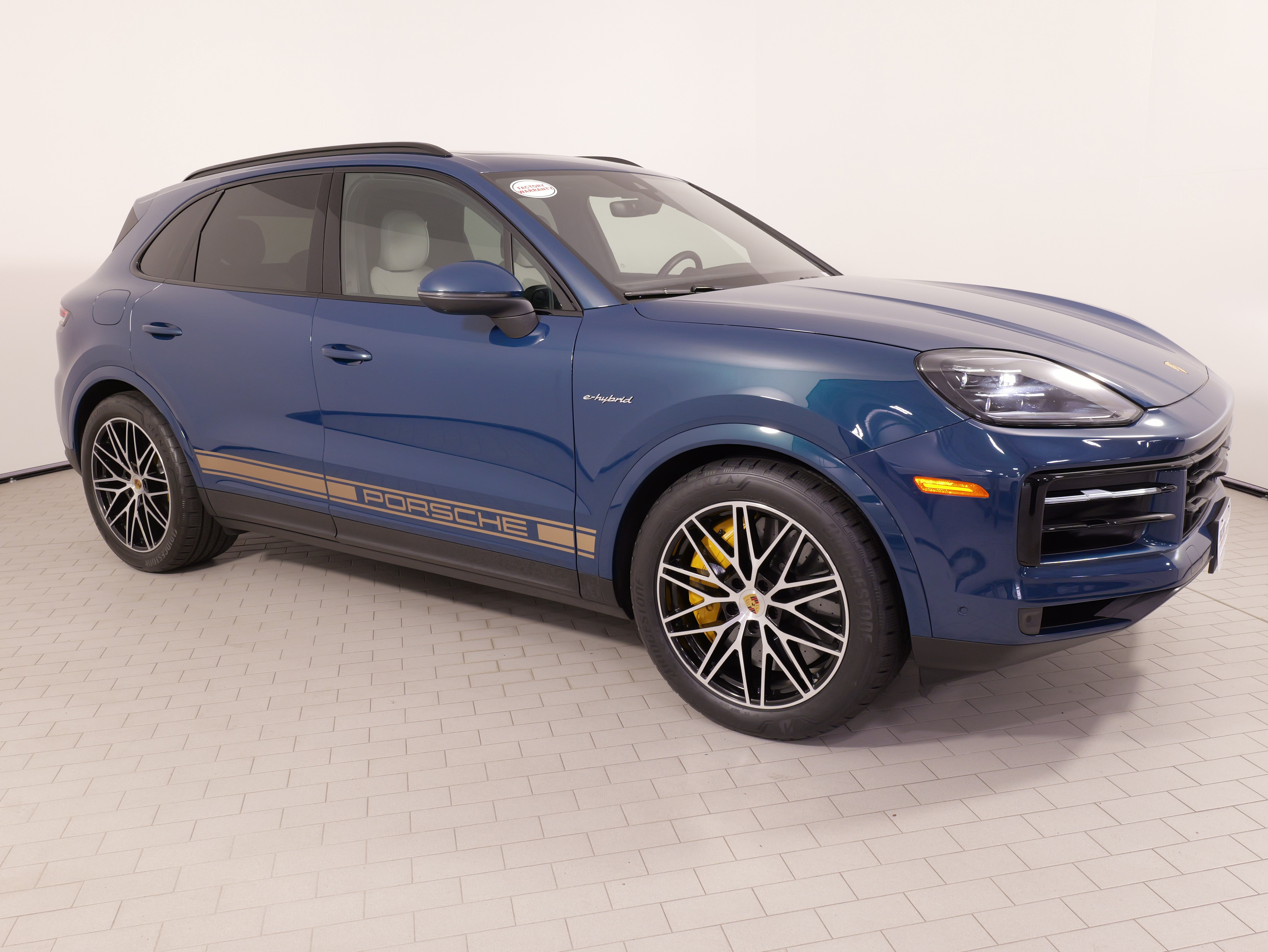 Used 2024 Porsche Cayenne S AWD/4WD image 9