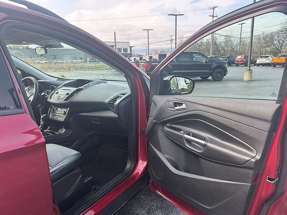 Used 2018 Ford Escape SE w/ SE Sport Appearance Package AWD/4WD image 36