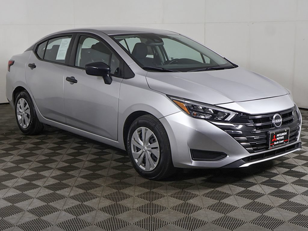 Used 2025 Nissan Versa S FWD image 42