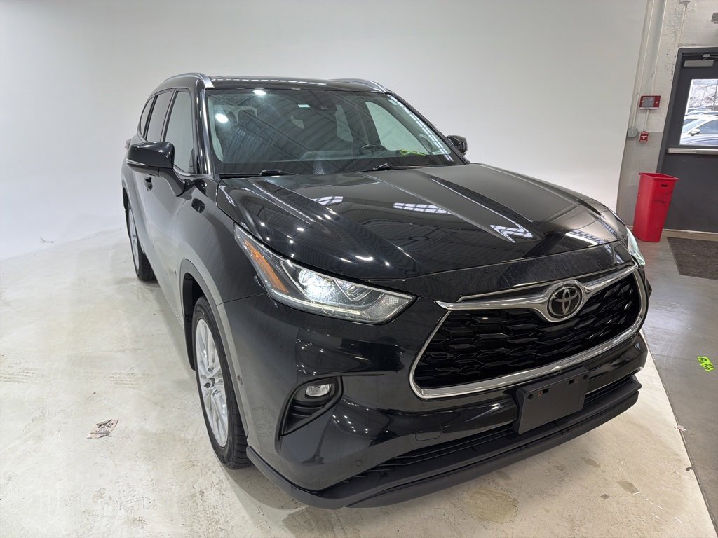 Used 2021 Toyota Highlander Limited image 4