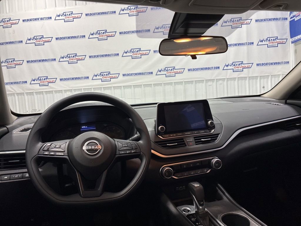 Used 2025 Nissan Altima 2.5 S image 2