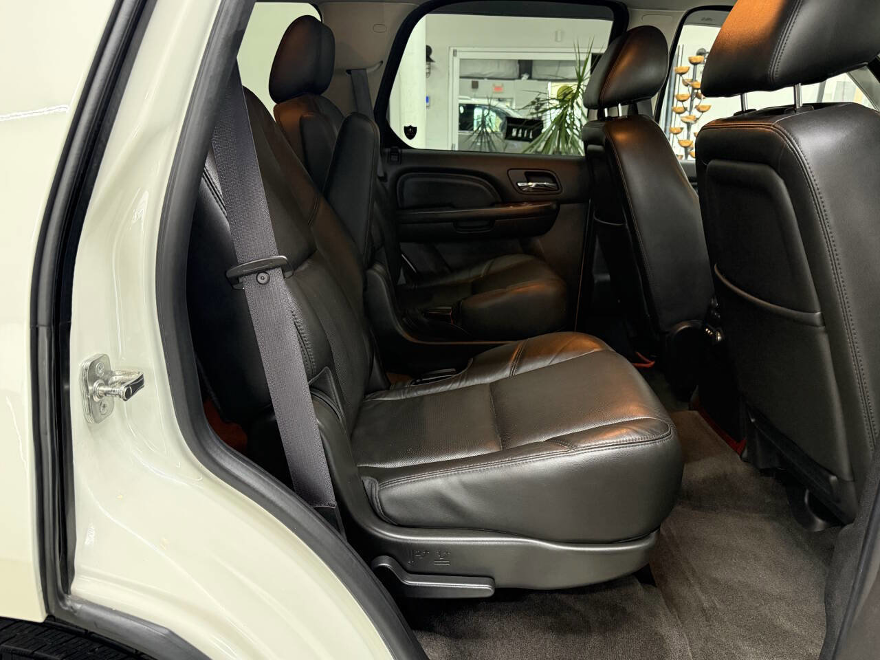 Used 2014 Cadillac Escalade Premium AWD/4WD image 16