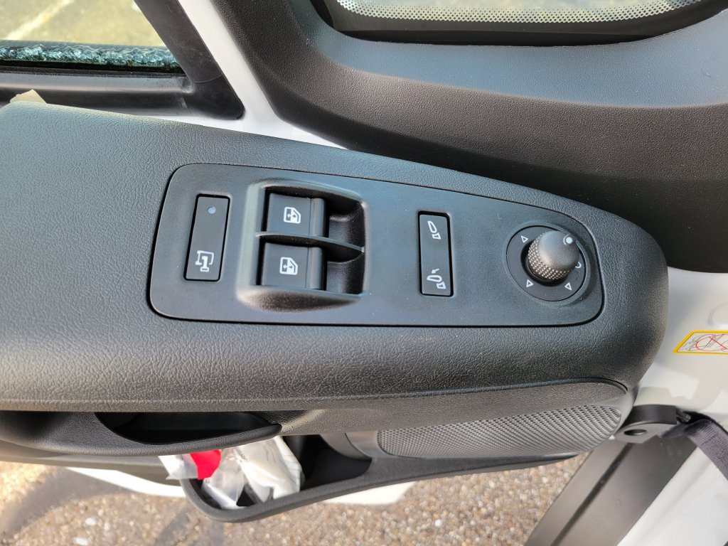 New 2025 RAM ProMaster 1500 w/ Convenience Group FWD image 13