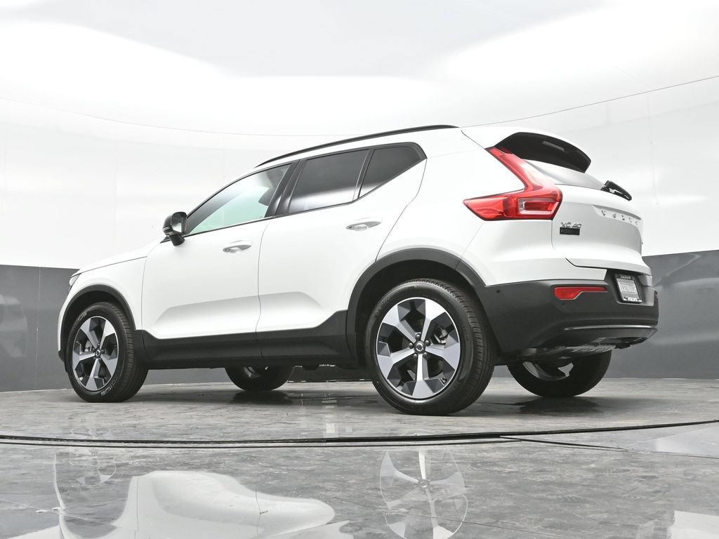 New 2026 Volvo XC40 B5 Plus w/ Protection Package Premier AWD/4WD image 16