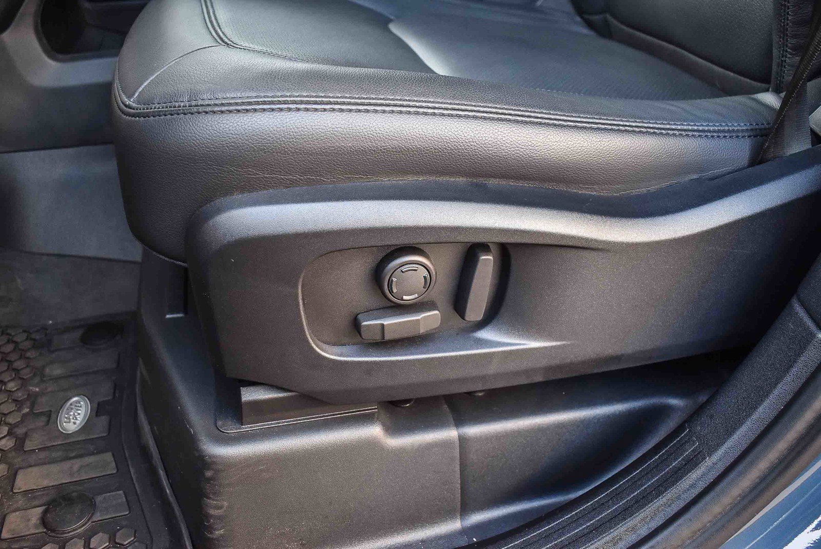 Used 2024 Land Rover Defender 110 S image 23