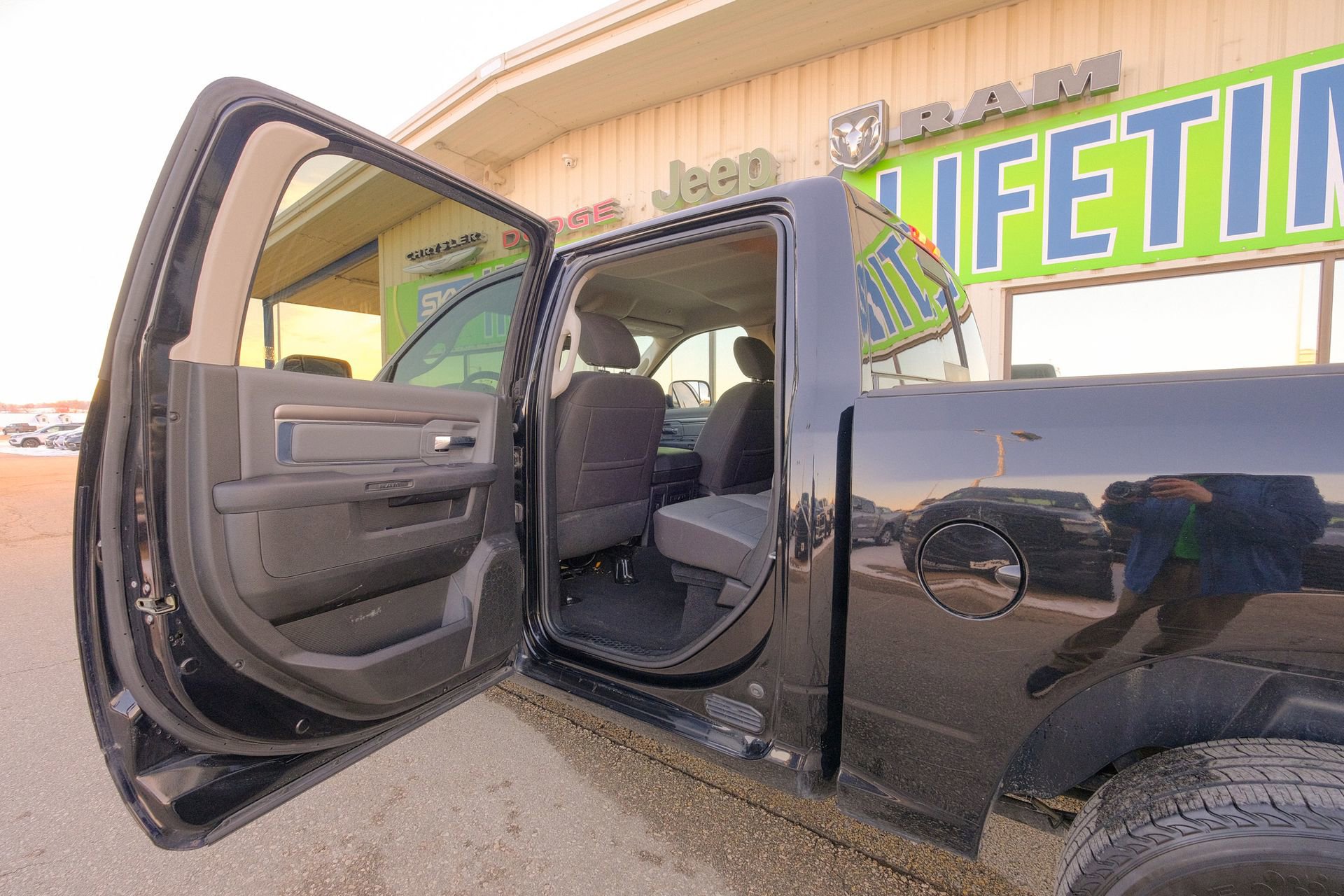 Used 2023 RAM 1500 Classic SLT w/ Trailer & Traction Group image 28