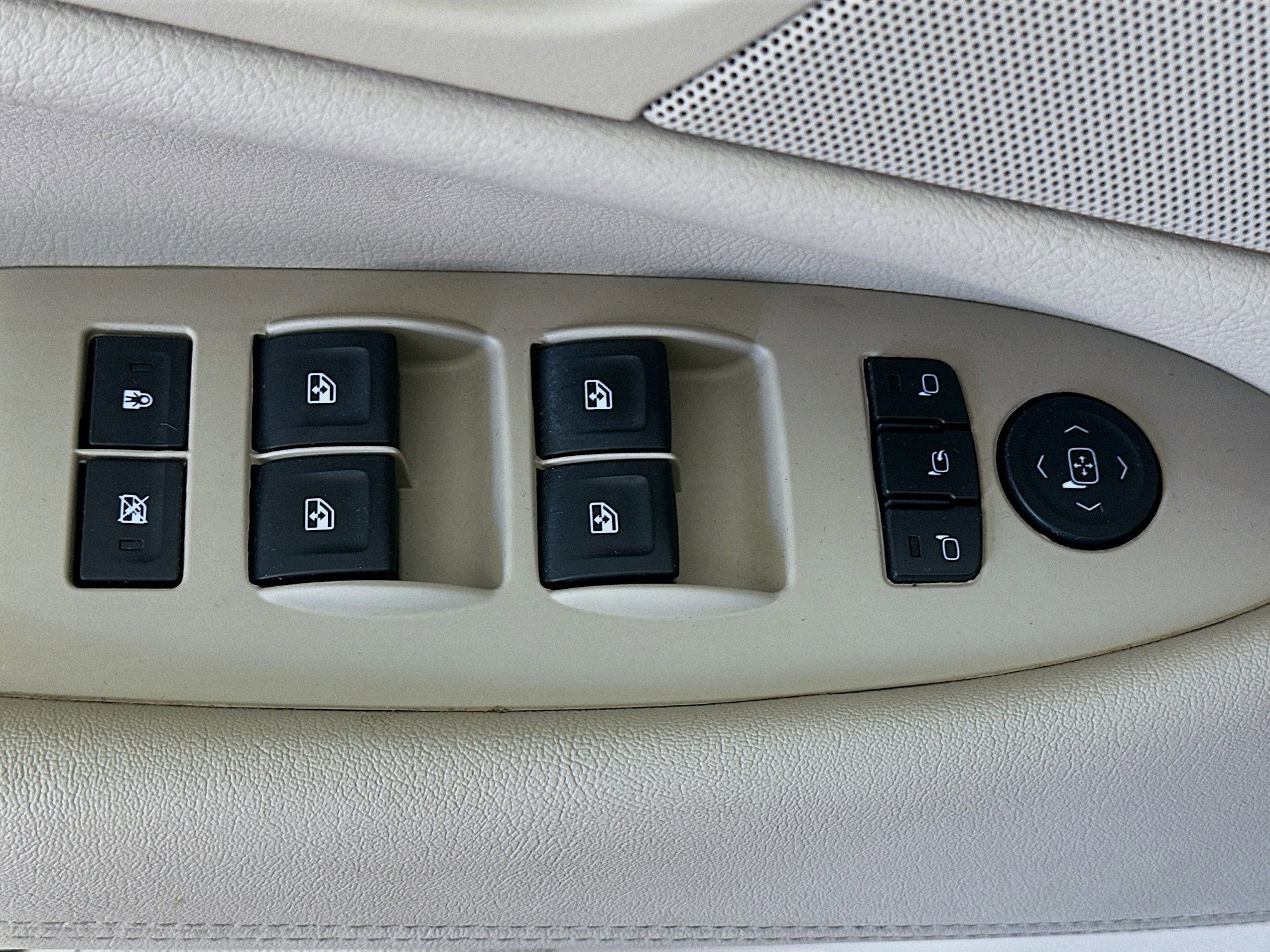 Used 2016 Cadillac Escalade Premium image 15