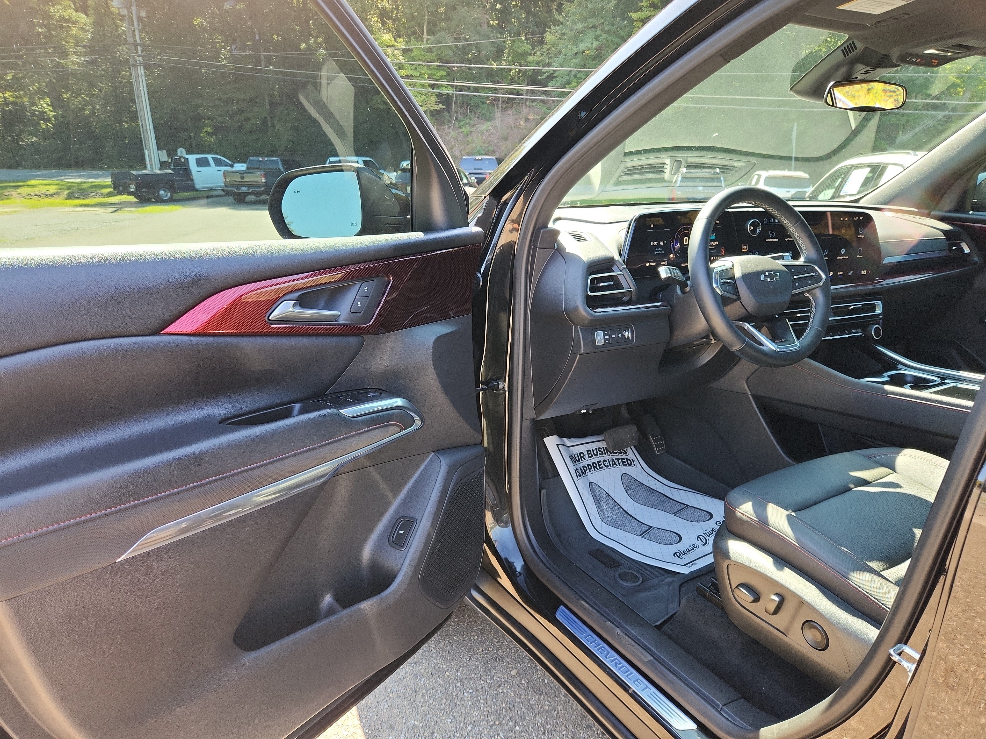 Used 2025 Chevrolet Traverse Z71 w/ Driver Confidence Package AWD/4WD image 20