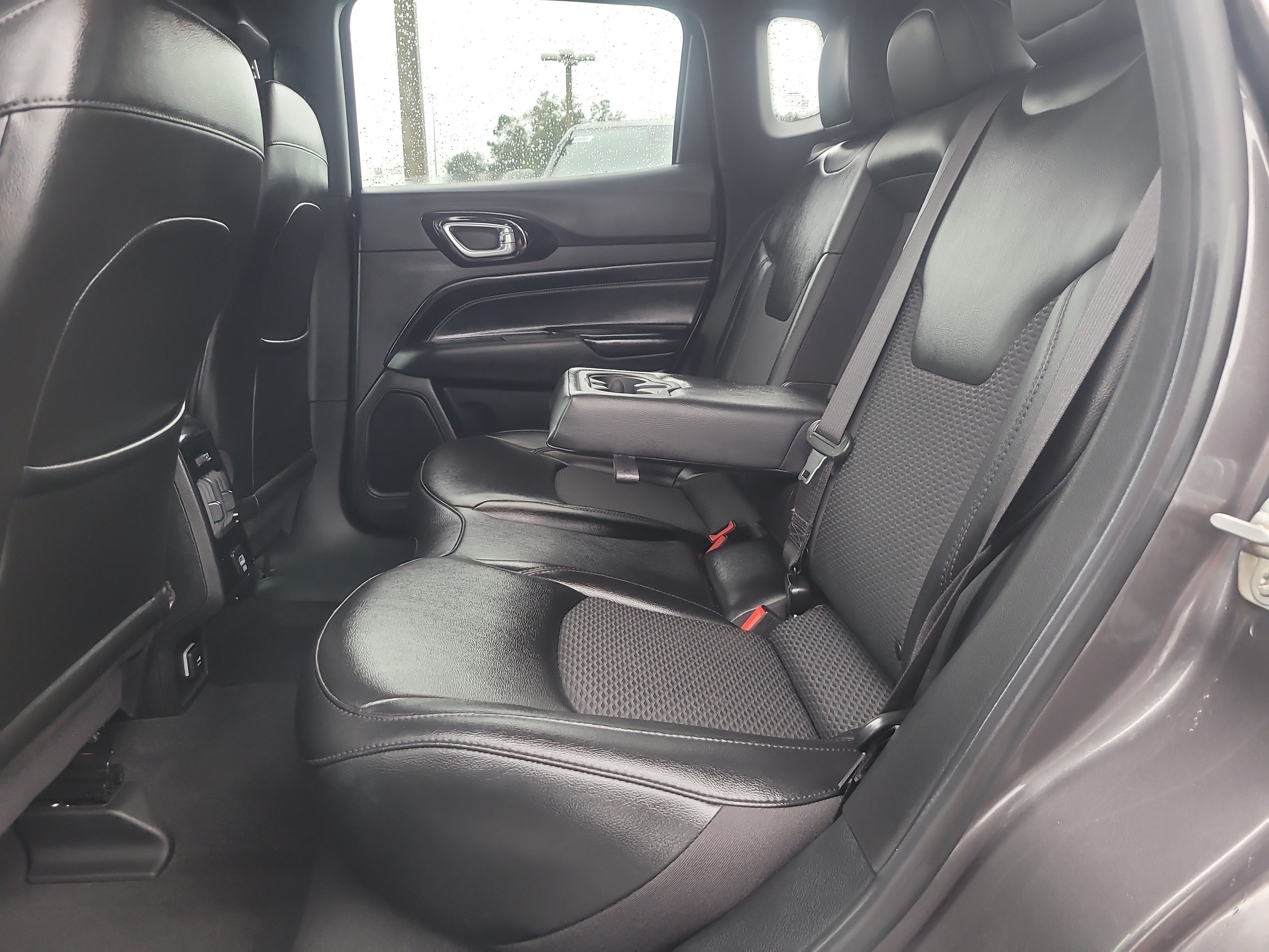 Used 2022 Jeep Compass Latitude FWD image 11