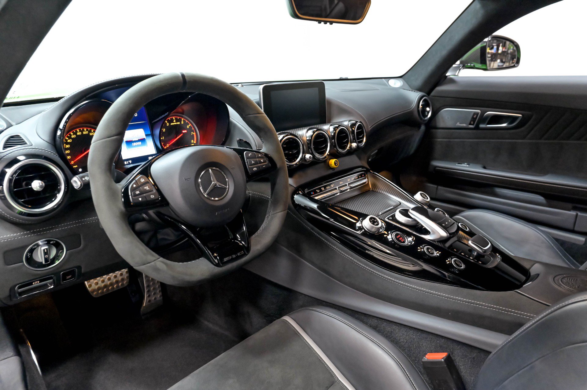 Used 2018 Mercedes-Benz AMG GT R image 9