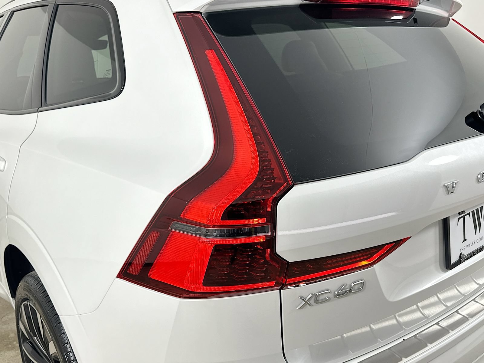 New 2026 Volvo XC60 T8 Ultra w/ Protection Package Premier AWD/4WD image 12