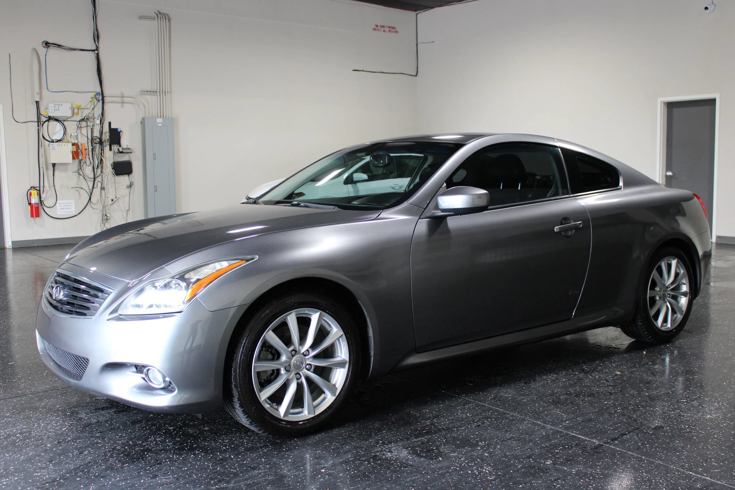 Used 2011 INFINITI G37 Journey w/ Premium Pkg RWD image 6
