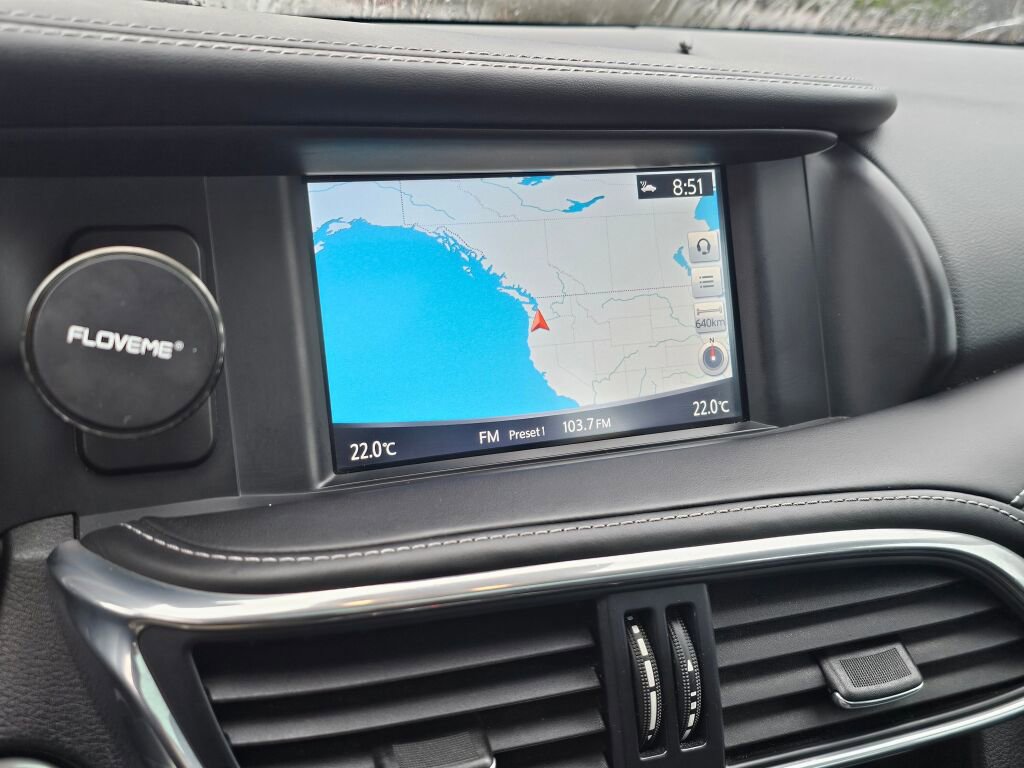 Used 2017 INFINITI QX30 Premium image 32