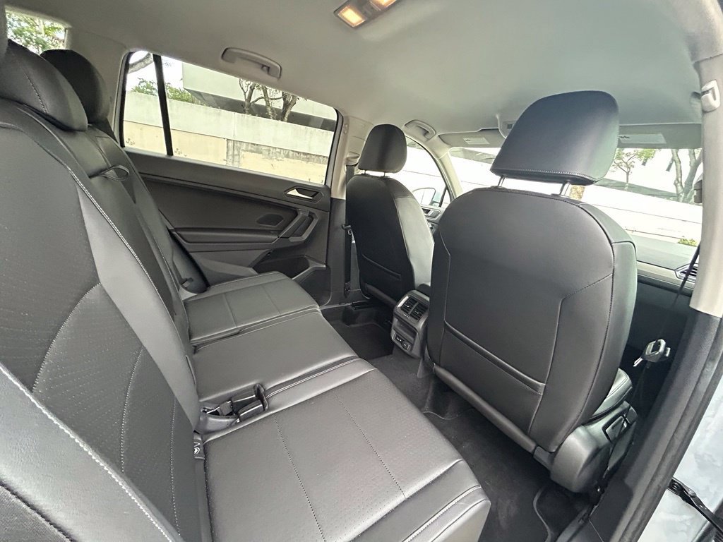 Used 2019 Volkswagen Tiguan SE AWD/4WD image 32