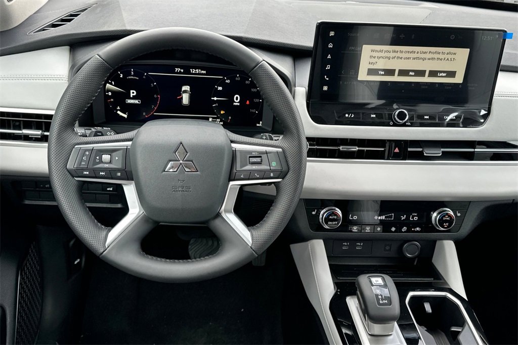 New 2025 Mitsubishi Outlander SE image 14