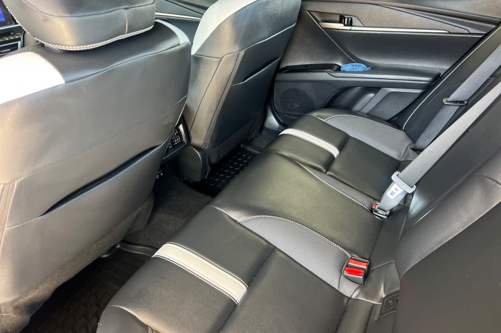 Used 2025 Toyota Camry SE FWD image 4