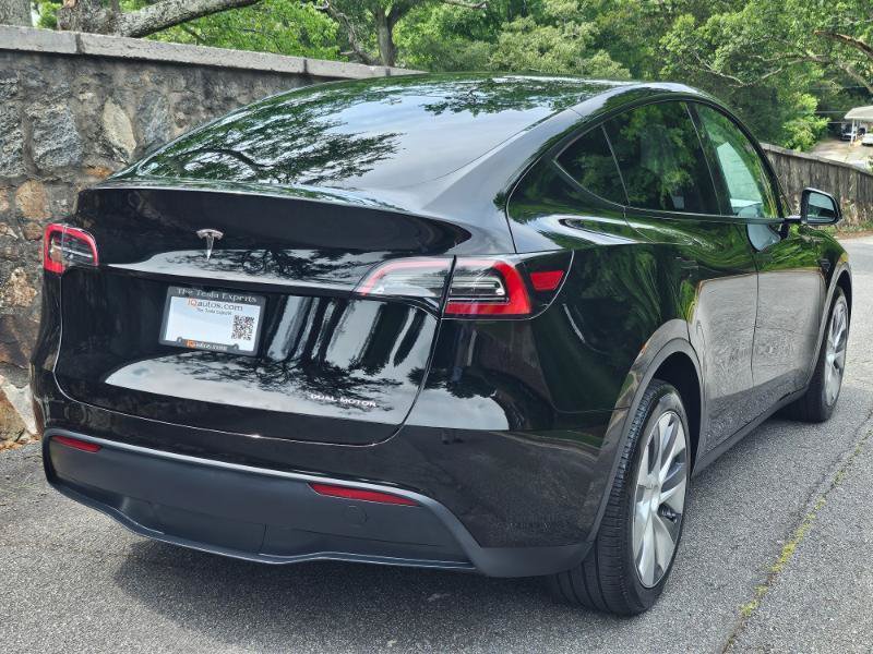 Used 2024 Tesla Model Y Long Range AWD/4WD image 11