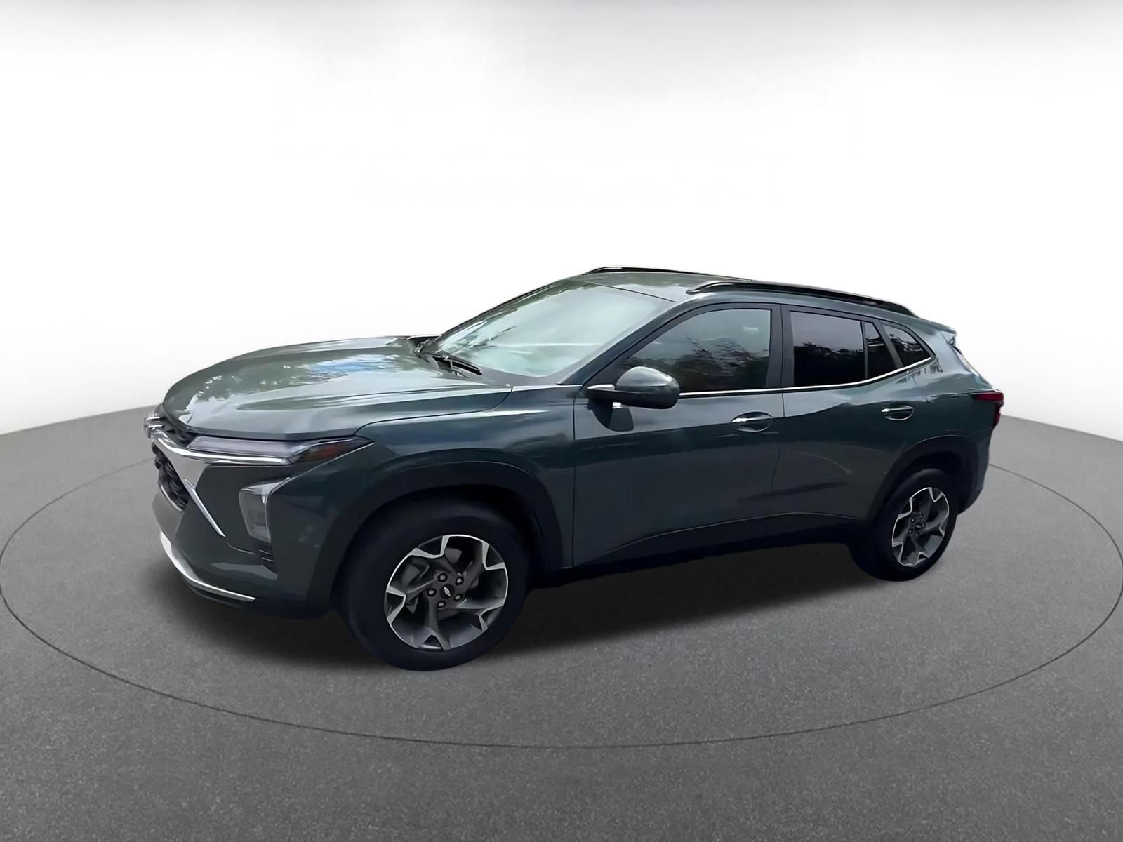 Used 2025 Chevrolet Trax LT FWD image 8