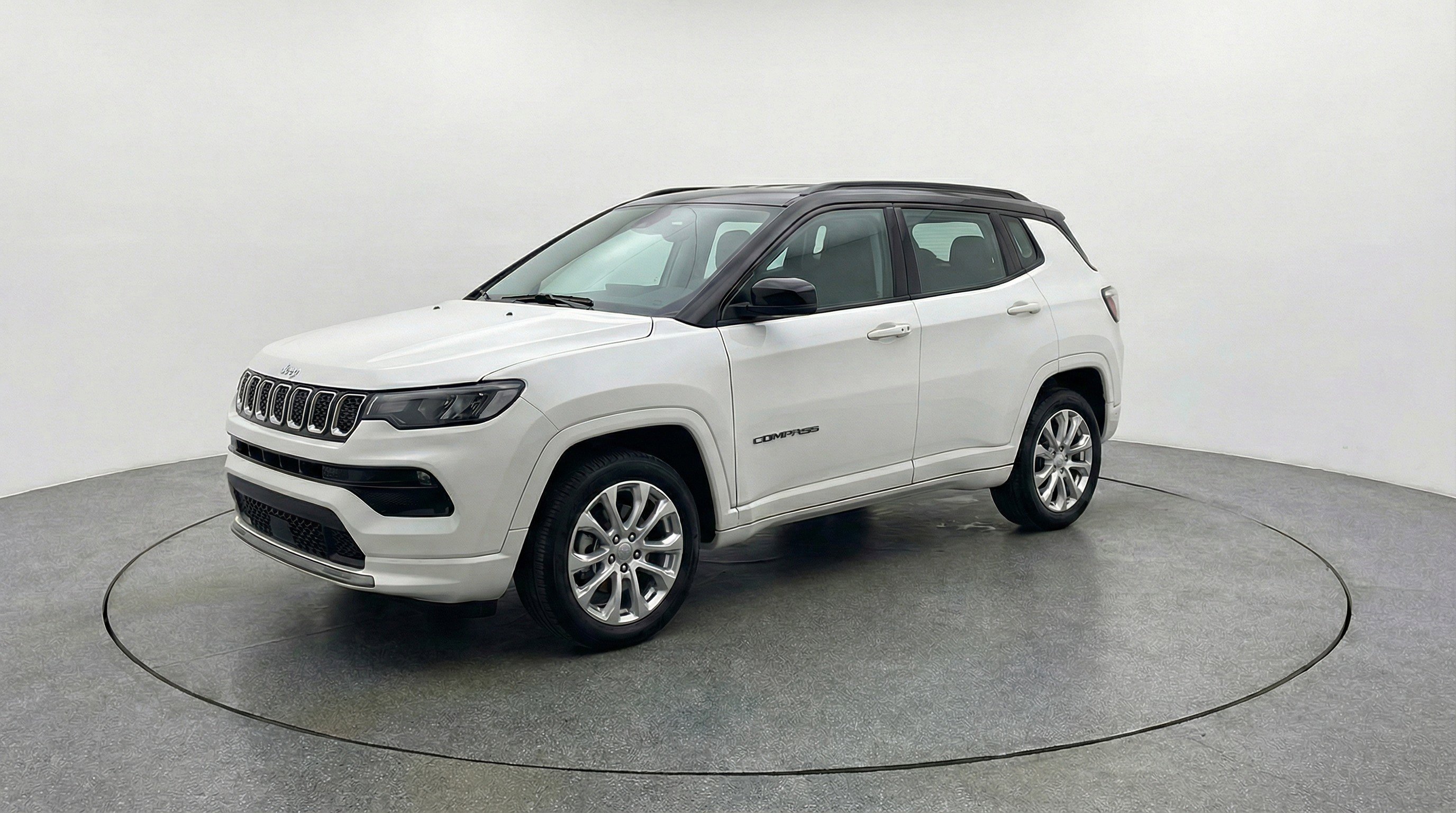 Used 2025 Jeep Compass Limited image 3