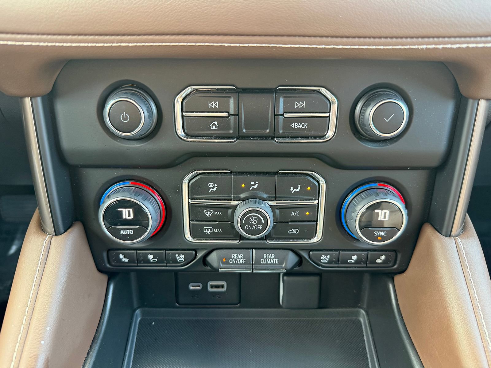 Used 2023 Chevrolet Suburban High Country image 27