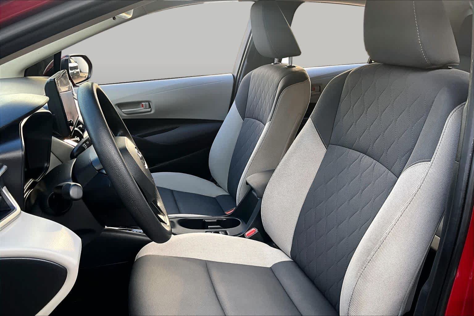 Used 2025 Toyota Corolla LE FWD image 8