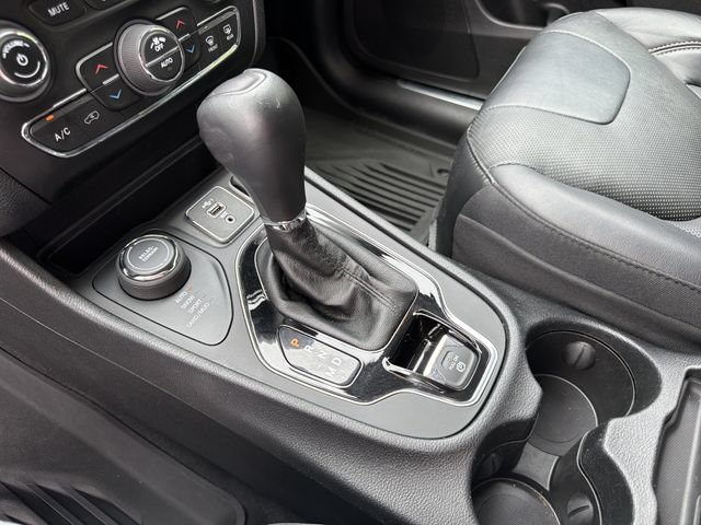 Used 2020 Jeep Cherokee Limited AWD/4WD image 30