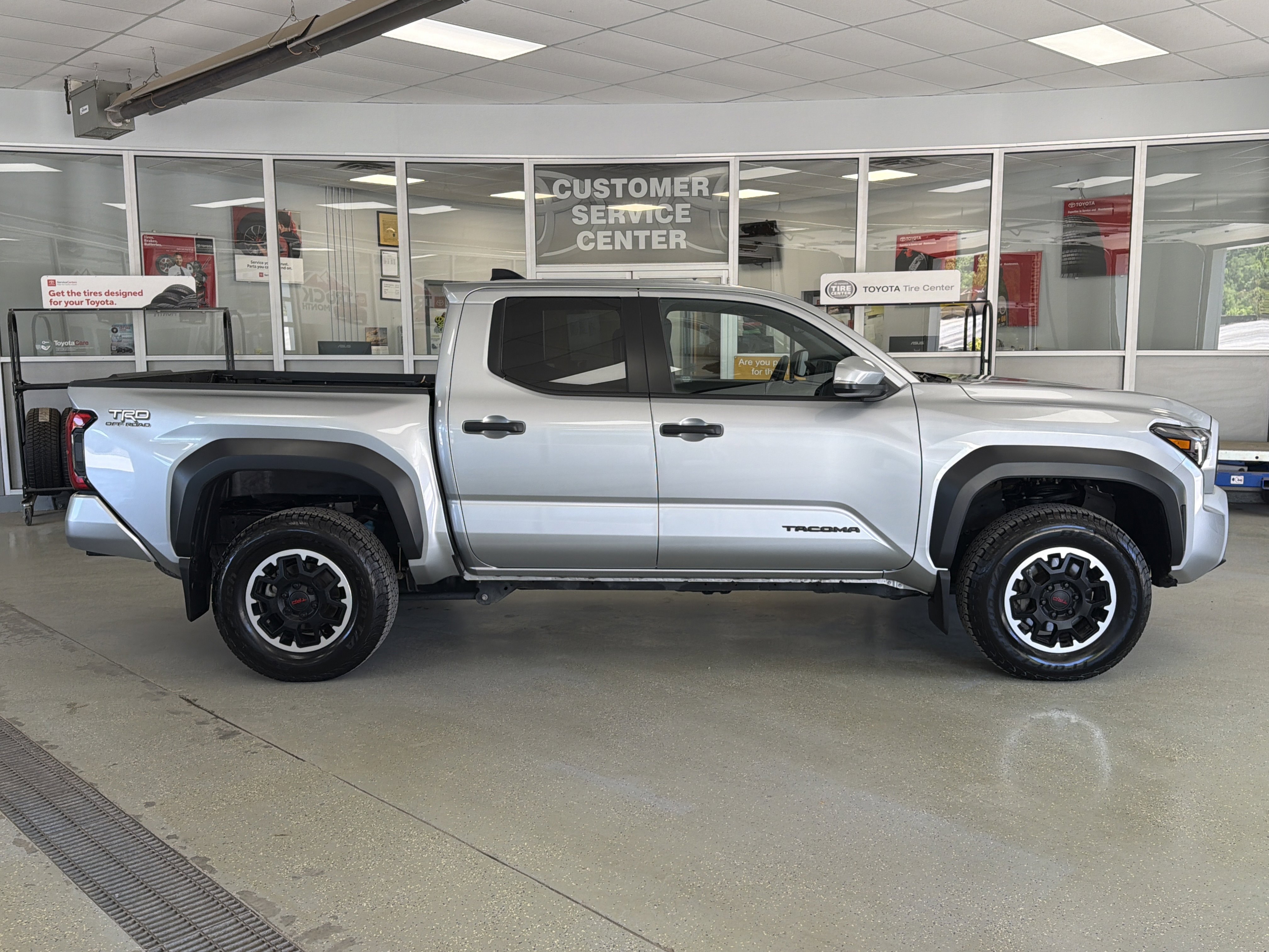 Used 2024 Toyota Tacoma 4x4 Double Cab image 6