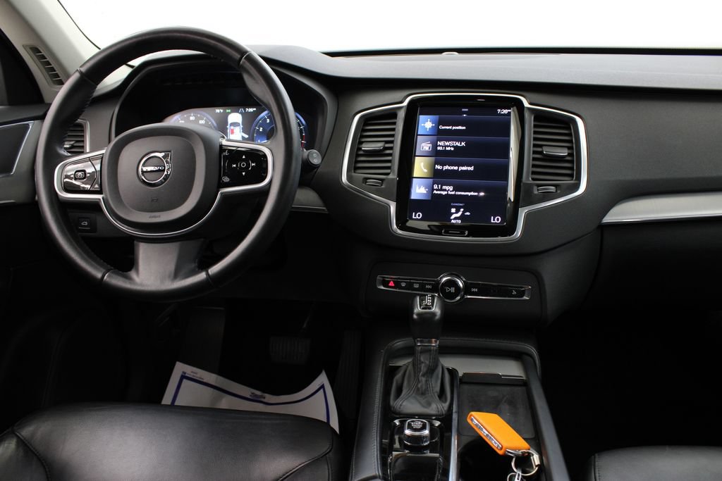 Used 2022 Volvo XC90 T5 Momentum FWD image 9