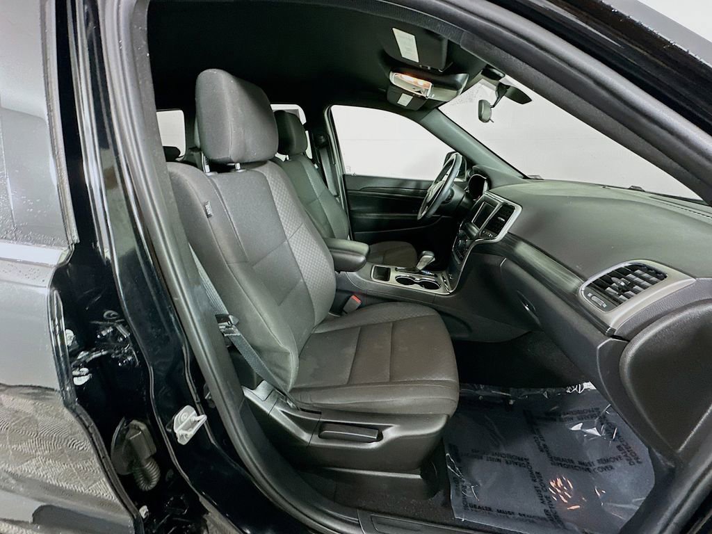 Used 2019 Jeep Grand Cherokee Laredo image 34