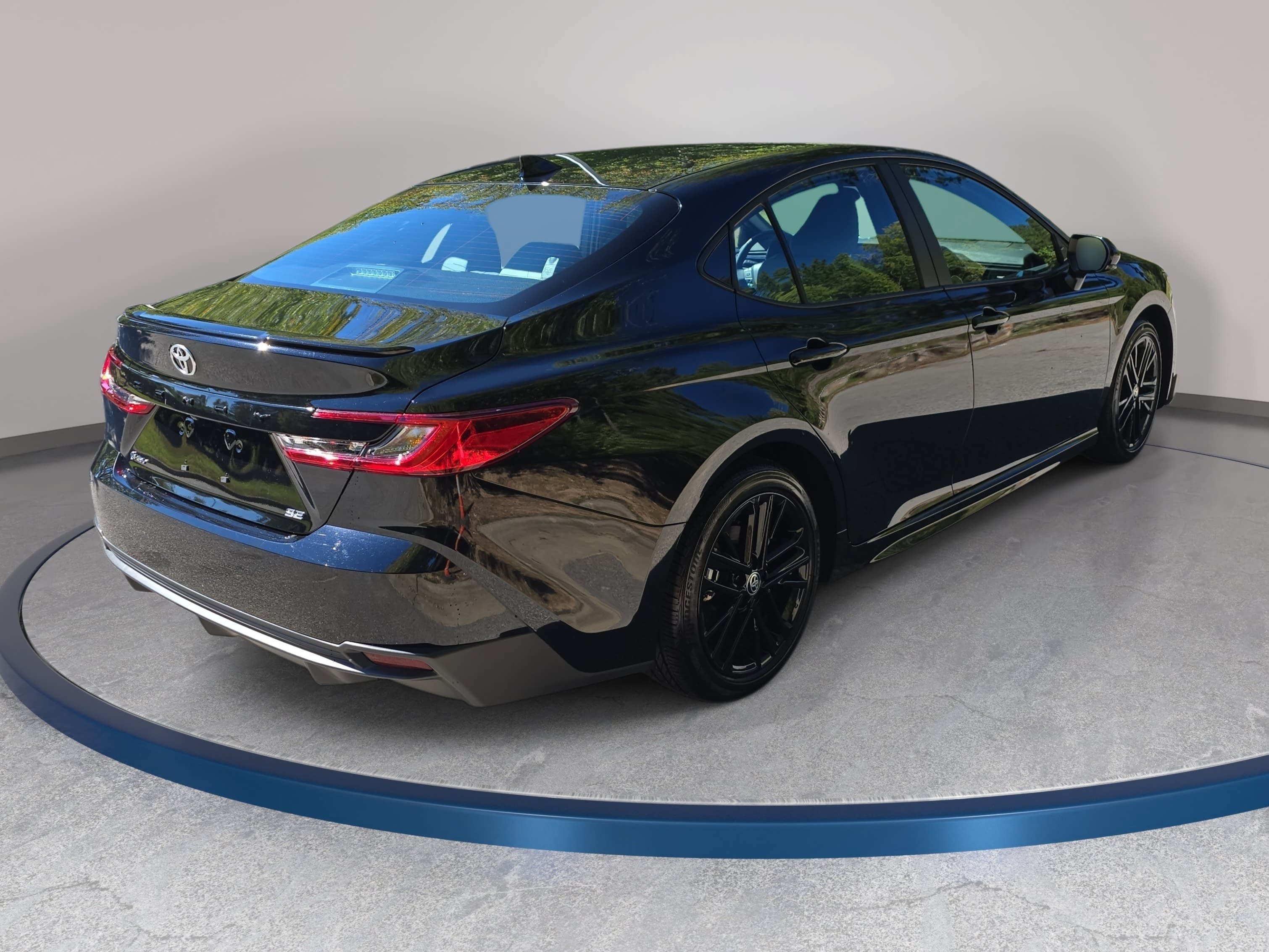 Used 2026 Toyota Camry SE FWD image 5
