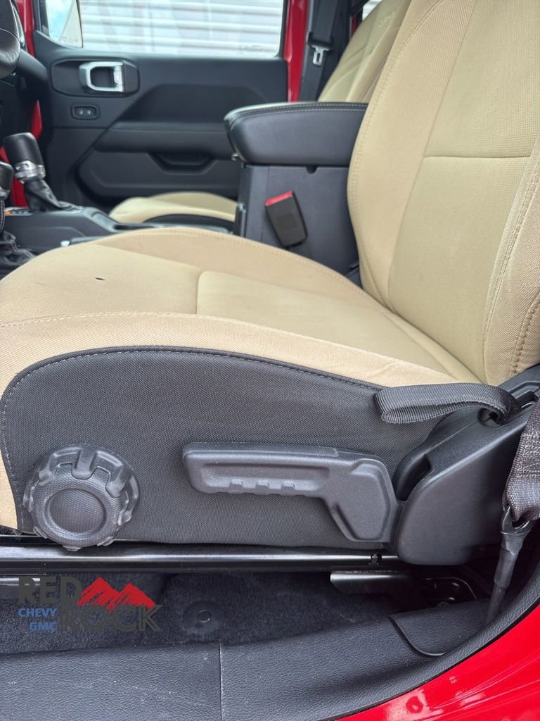 Used 2018 Jeep Wrangler Unlimited Sahara AWD/4WD image 11