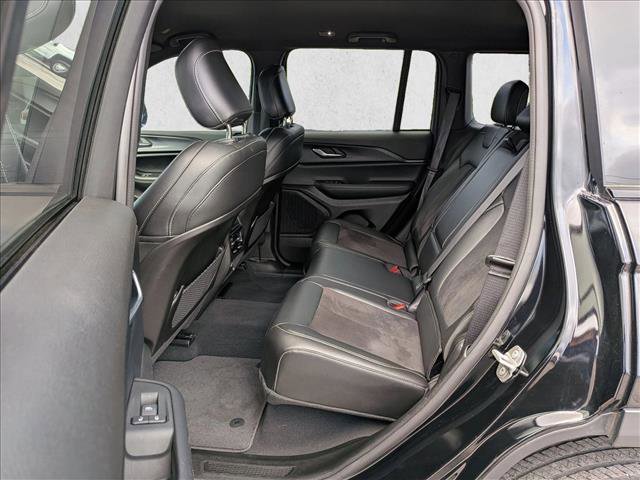 Used 2024 Jeep Grand Cherokee Altitude RWD image 19