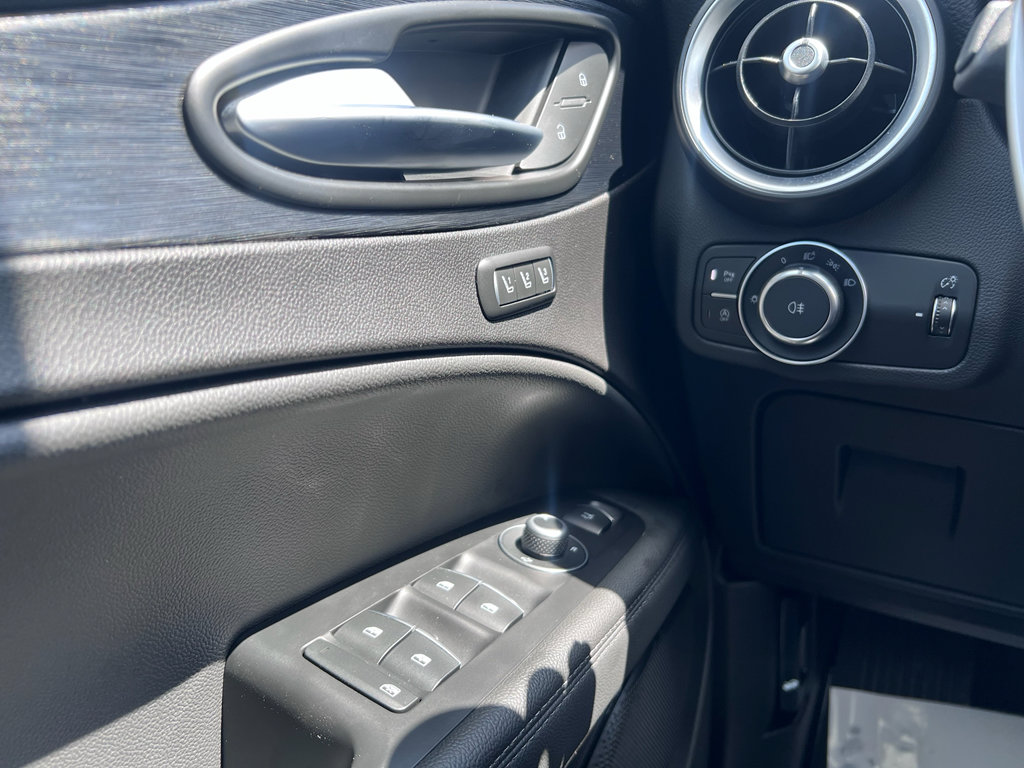 Used 2024 Alfa Romeo Stelvio Sprint image 24