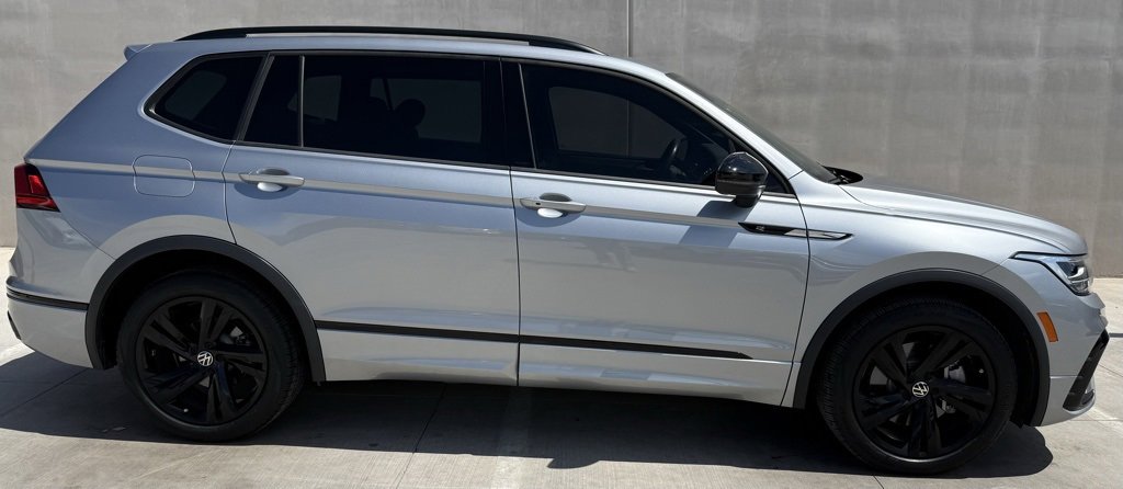 Certified 2024 Volkswagen Tiguan SE R-Line image 3