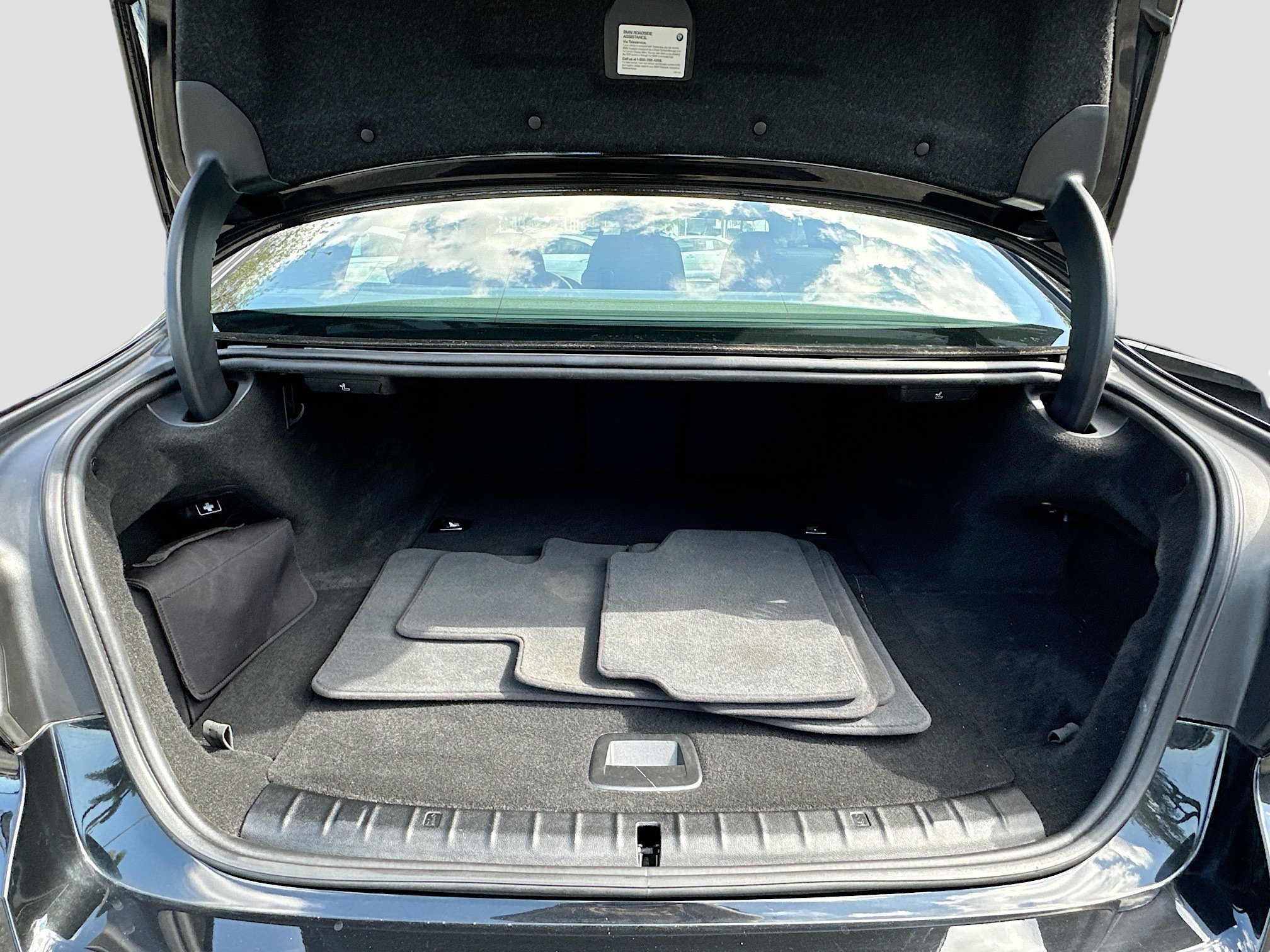 Certified 2023 BMW 530e w/ M Sport Package image 27