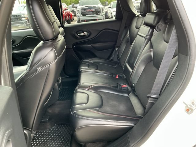 Used 2019 Jeep Cherokee Trailhawk w/ Comfort & Convenience Group AWD/4WD image 22