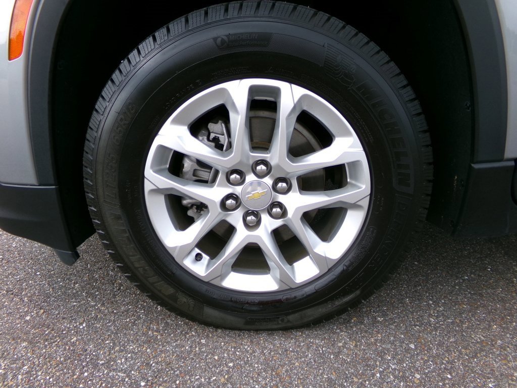 Used 2023 Chevrolet Traverse LS image 24
