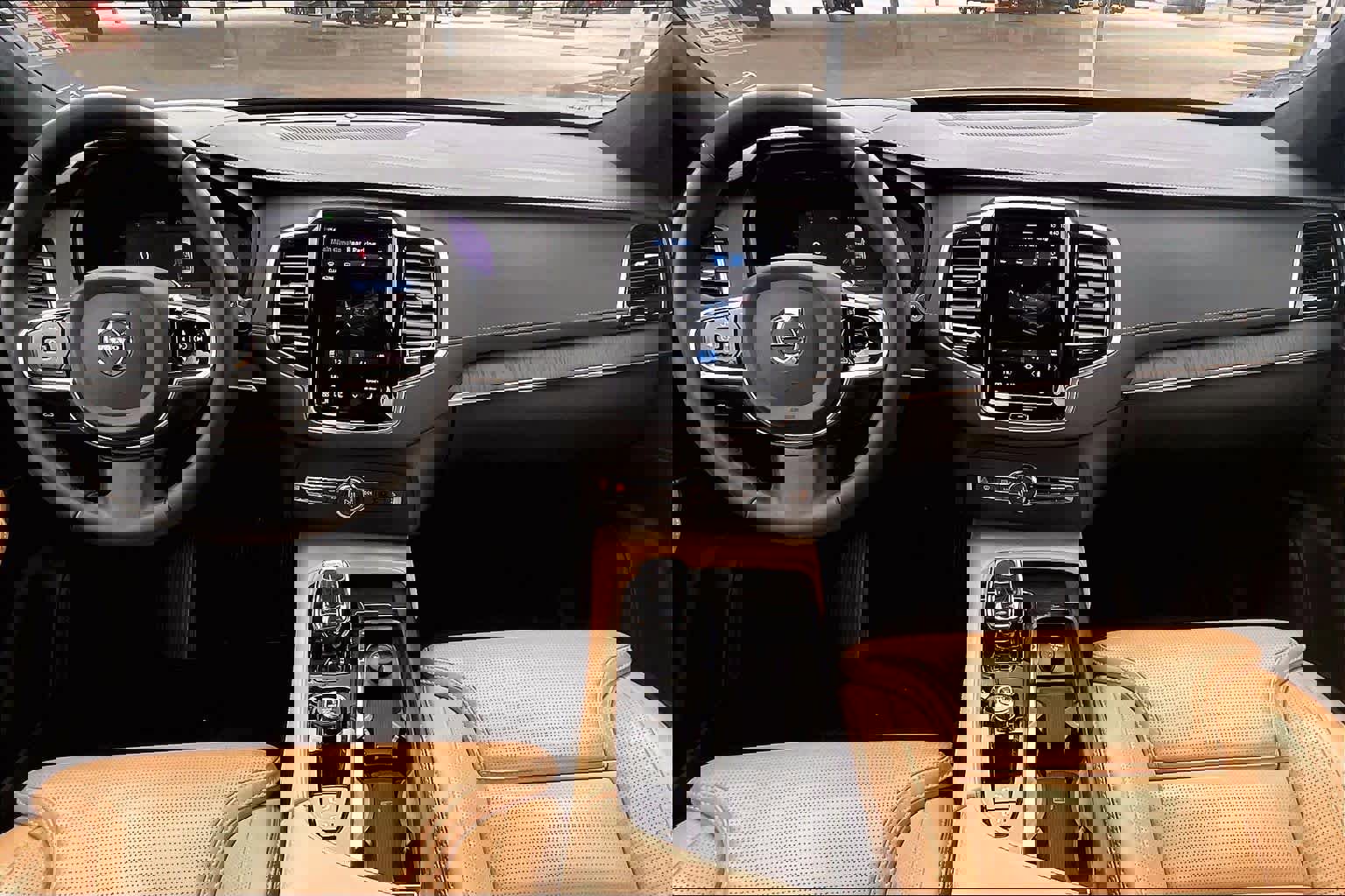 Used 2024 Volvo XC90 B6 Ultimate w/ Lounge Package image 15