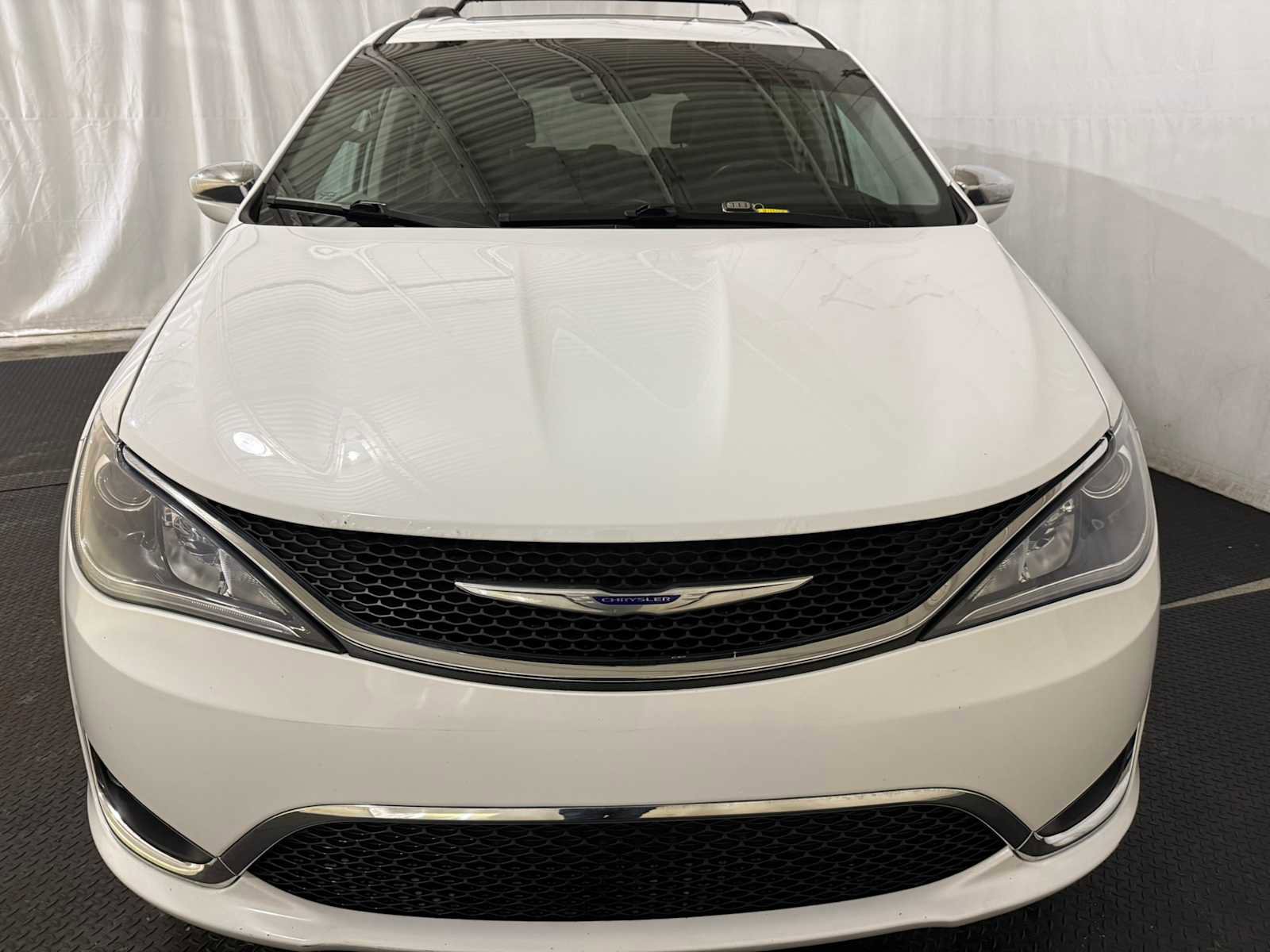 Used 2019 Chrysler Pacifica Limited image 3