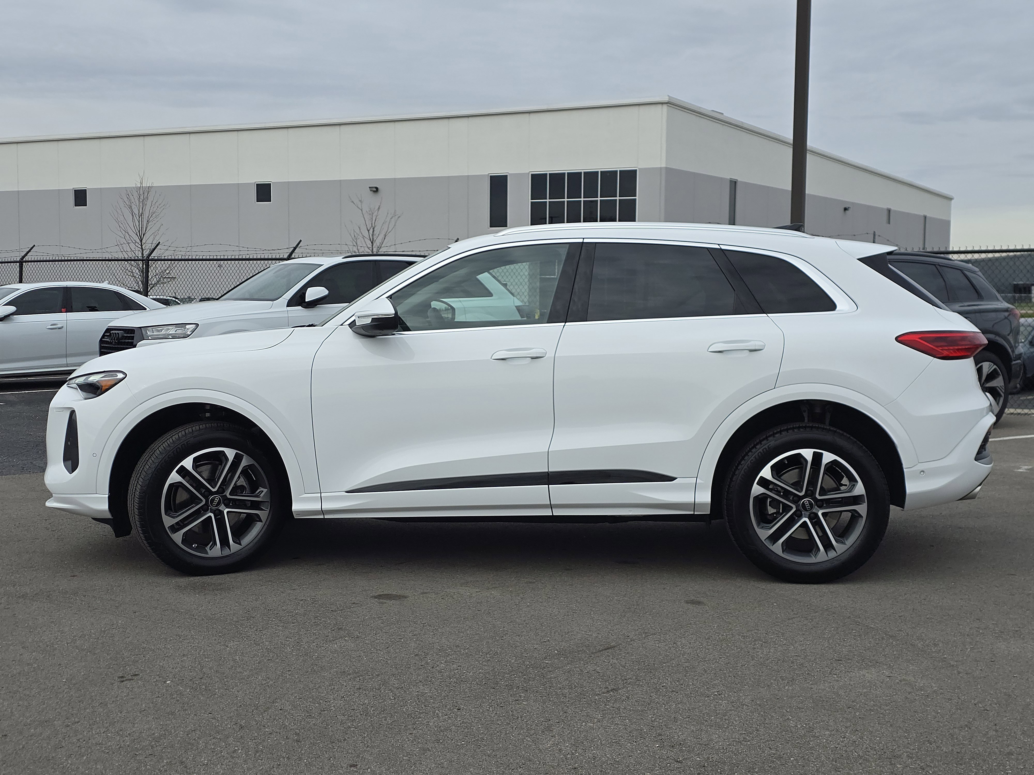 Certified 2025 Audi Q5 Premium w/ Convenience Package image 4