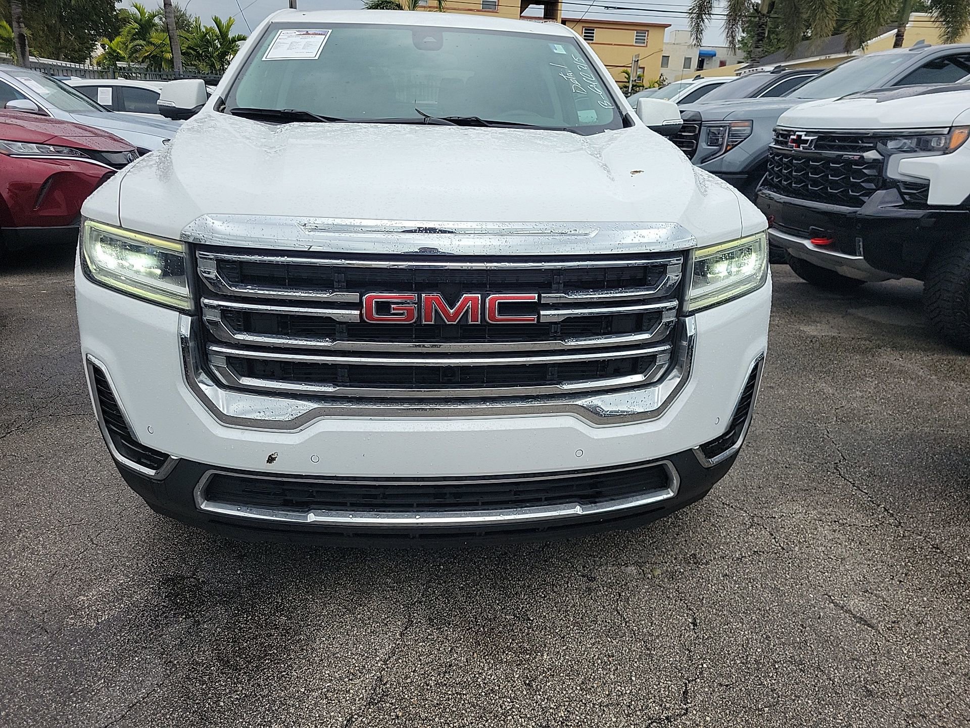 Used 2023 GMC Acadia SLE image 4
